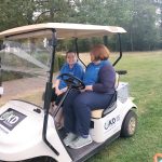 Isabell Schuck und K. Steinemtz im Golfcar 2